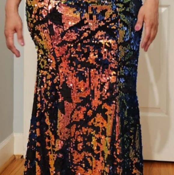 FORMAL/PROM DRESS - Picture 2 of 6